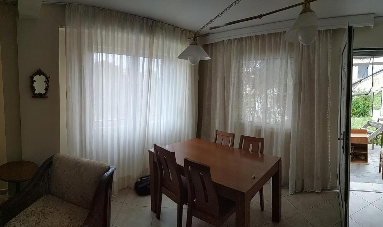 Near Airport And Metropolitan Artemis George Cozy Home Buitenkant foto